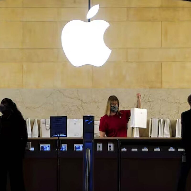 Apple accused by US labor board of imposing illegal workplace rules